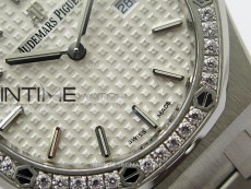 Lady Royal Oak 33mm 67651 Diamonds SS ZF 1:1 Best Edition White Textured Dial on SS Bracelet RONDA Quartz