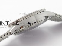 Navitimer 1 41mm SS B50 White Dial Black Subdial on SS Bracelet A7750